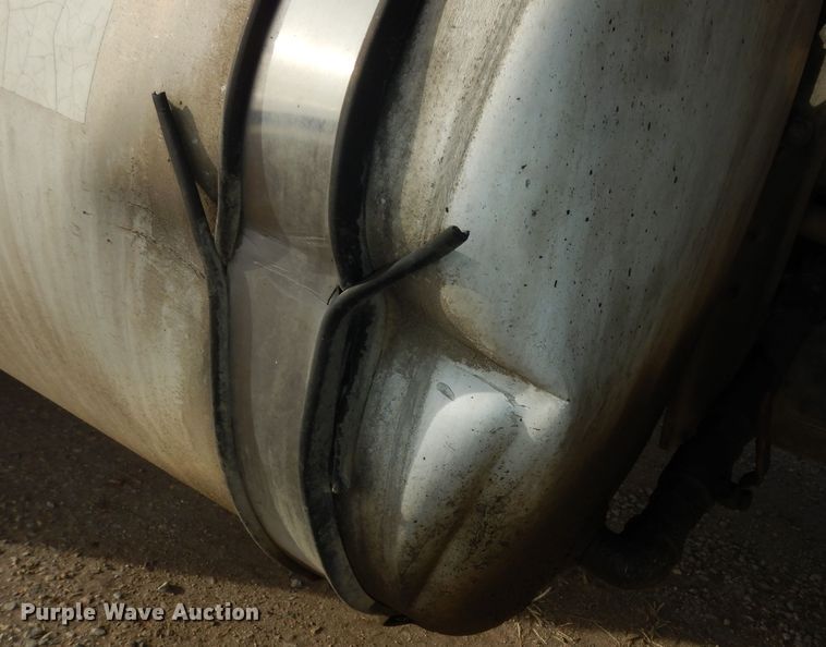 image for item DK7518 1997 Freightliner FLD  semi truck