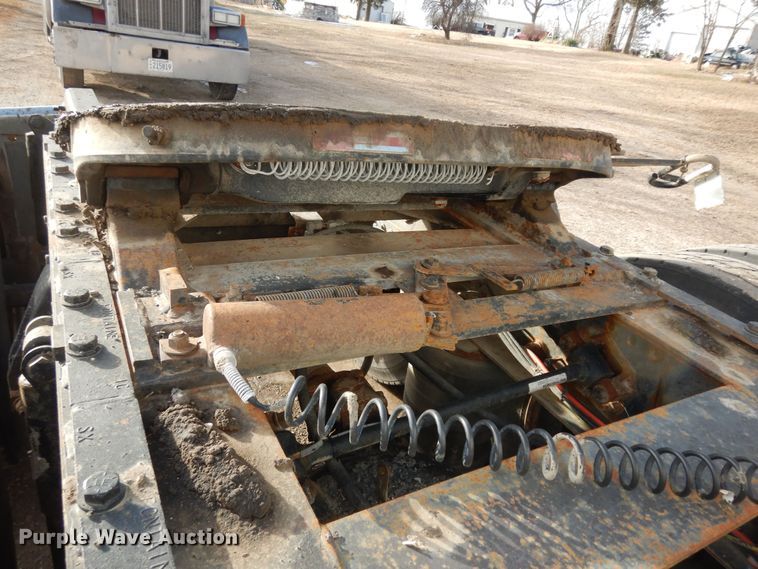 image for item DK7518 1997 Freightliner FLD  semi truck