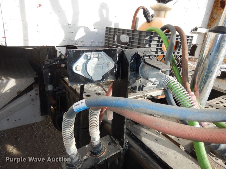 image for item DK7518 1997 Freightliner FLD  semi truck