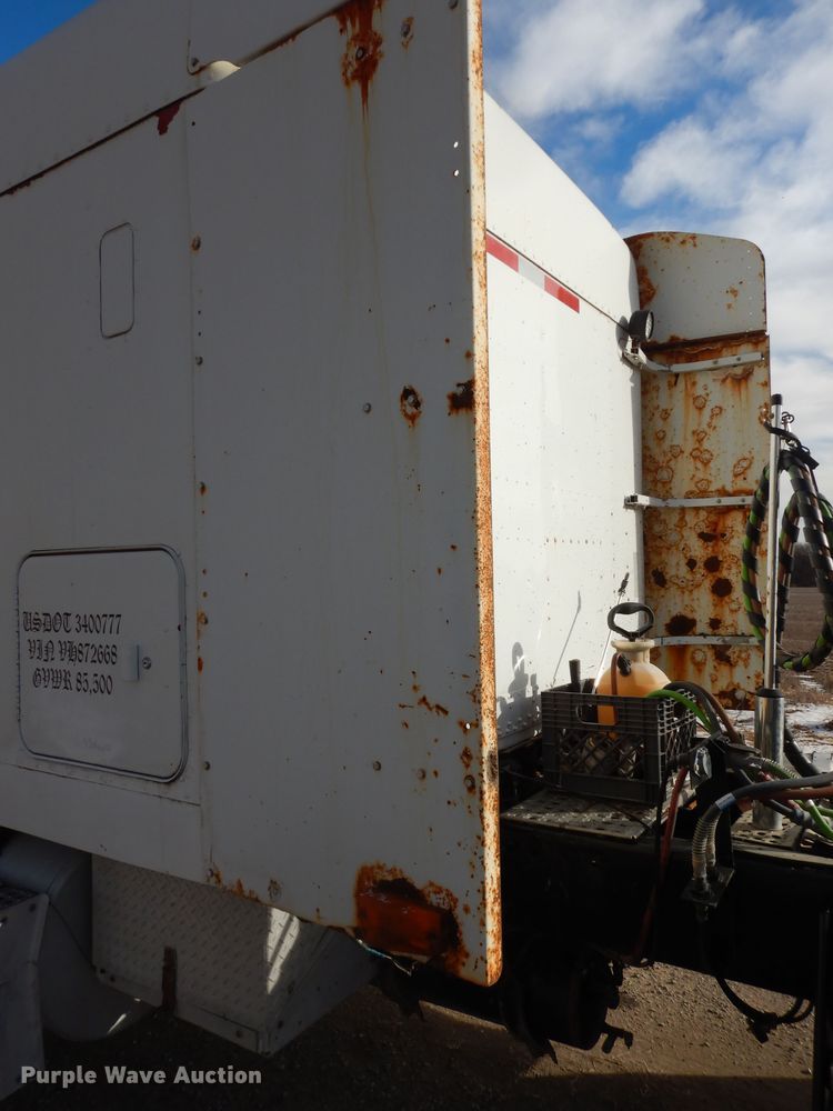 image for item DK7518 1997 Freightliner FLD  semi truck