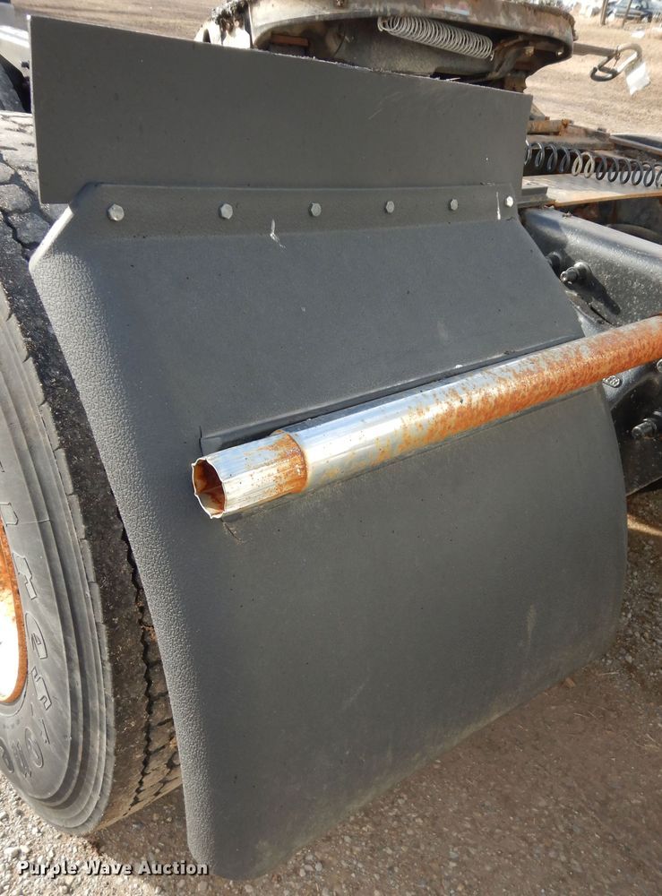 image for item DK7518 1997 Freightliner FLD  semi truck