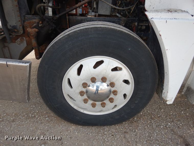 image for item DK7518 1997 Freightliner FLD  semi truck