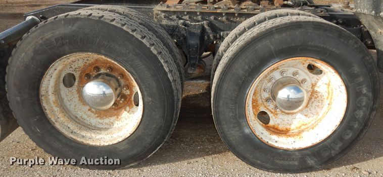 image for item DK7518 1997 Freightliner FLD  semi truck