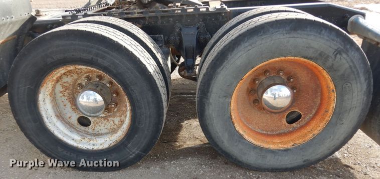 image for item DK7518 1997 Freightliner FLD  semi truck