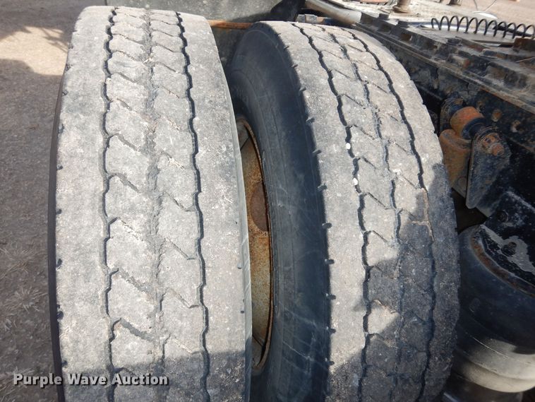 image for item DK7518 1997 Freightliner FLD  semi truck