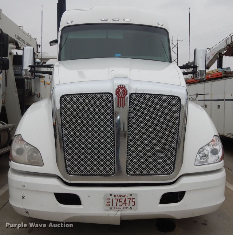 image for item DK7537 2019 Kenworth T680 semi truck