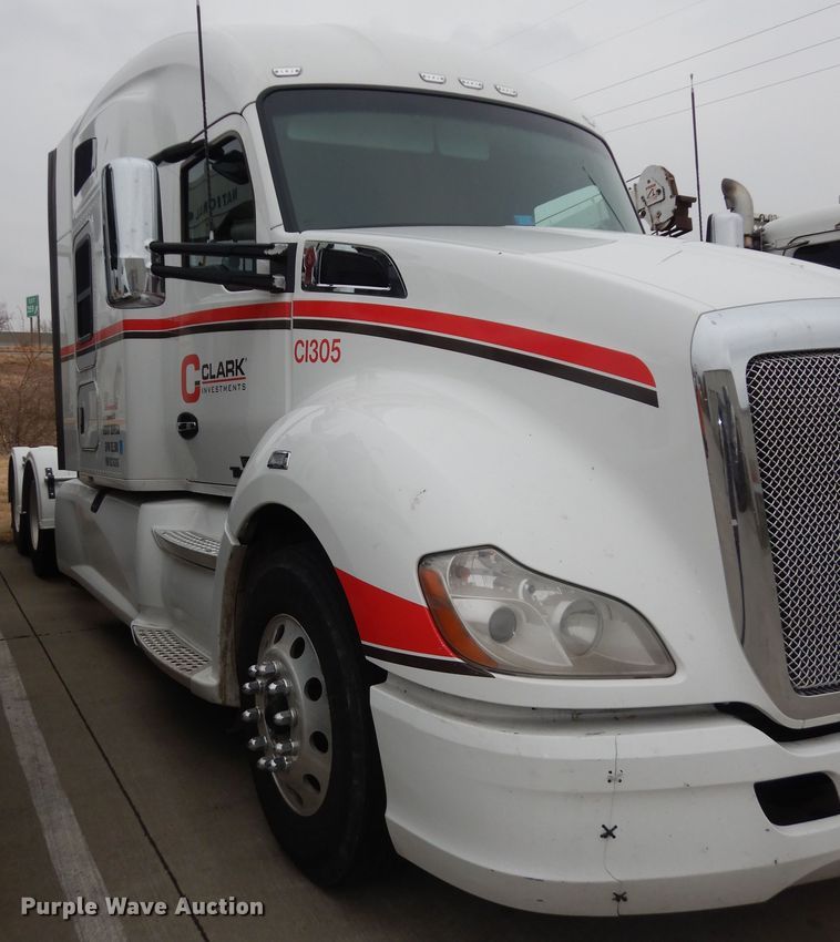 image for item DK7537 2019 Kenworth T680 semi truck