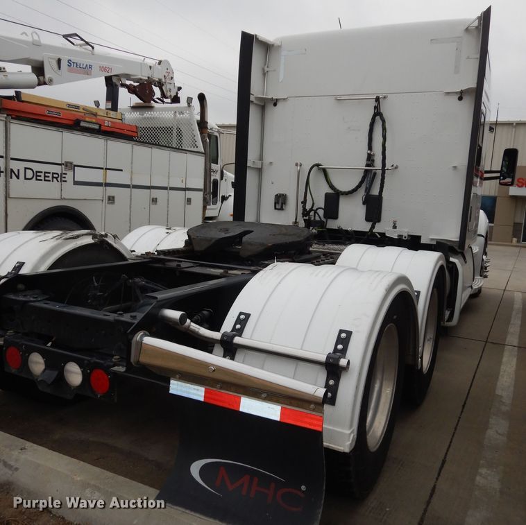 image for item DK7537 2019 Kenworth T680 semi truck