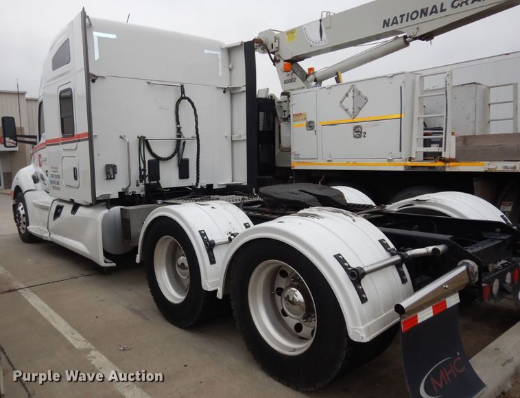image for item DK7537 2019 Kenworth T680 semi truck