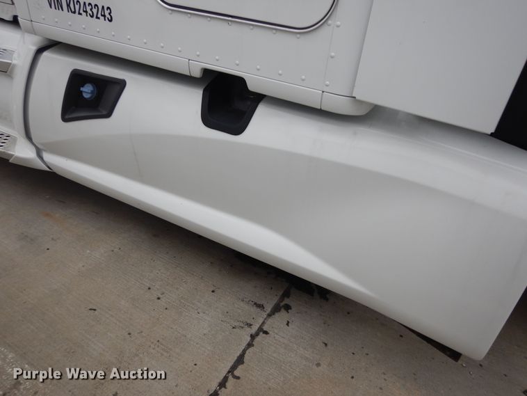 image for item DK7537 2019 Kenworth T680 semi truck