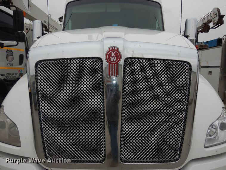 image for item DK7537 2019 Kenworth T680 semi truck