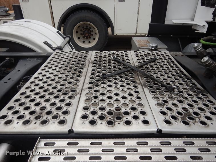 image for item DK7537 2019 Kenworth T680 semi truck