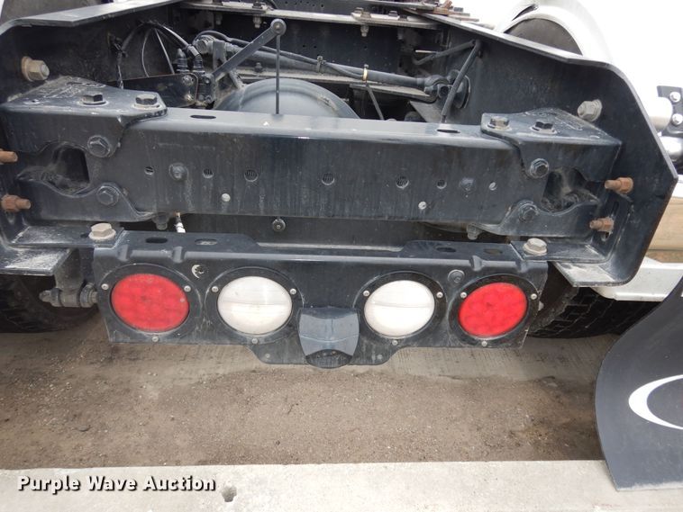 image for item DK7537 2019 Kenworth T680 semi truck