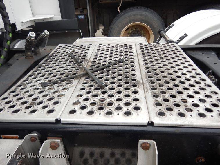 image for item DK7537 2019 Kenworth T680 semi truck