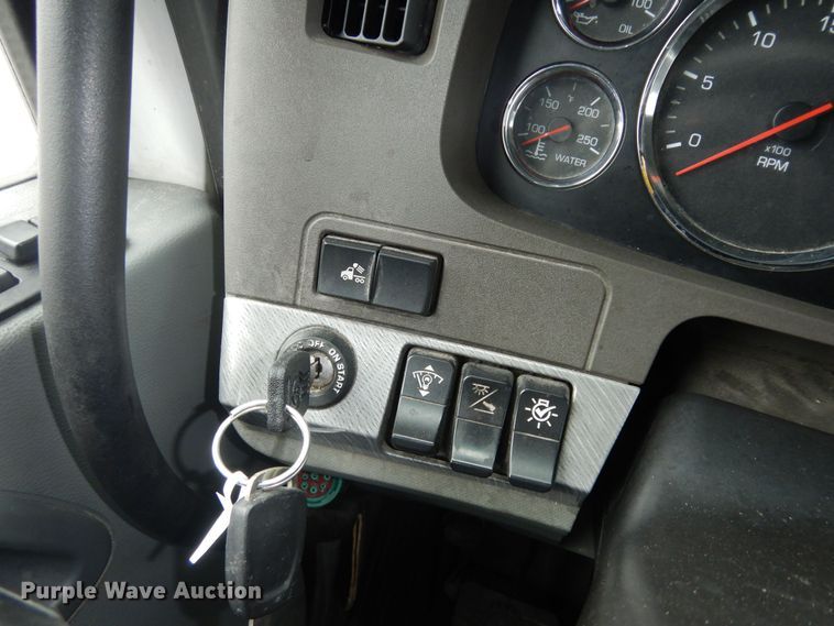 image for item DK7537 2019 Kenworth T680 semi truck