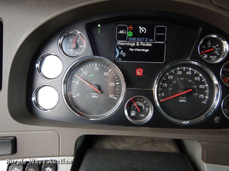 image for item DK7537 2019 Kenworth T680 semi truck