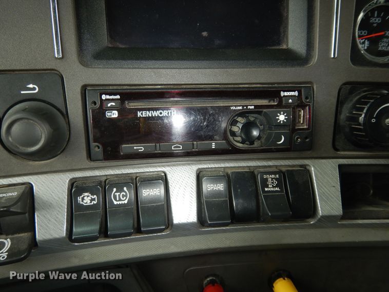 image for item DK7537 2019 Kenworth T680 semi truck