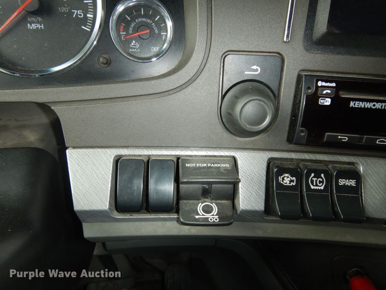 image for item DK7537 2019 Kenworth T680 semi truck