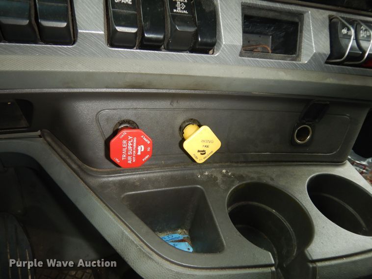 image for item DK7537 2019 Kenworth T680 semi truck