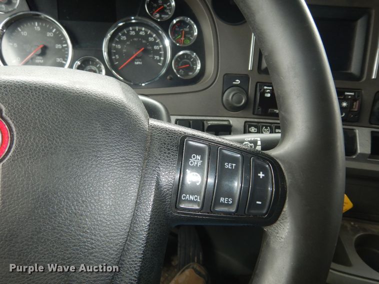 image for item DK7537 2019 Kenworth T680 semi truck