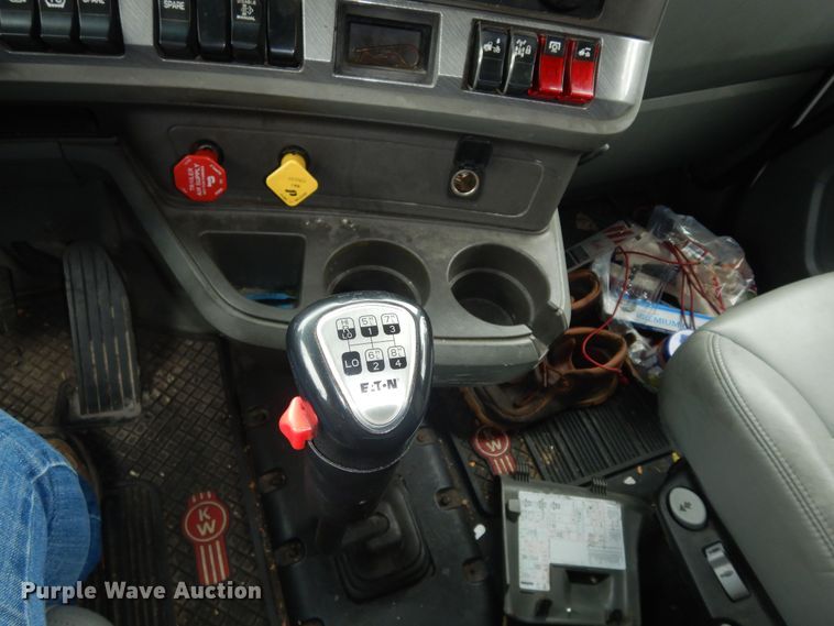 image for item DK7537 2019 Kenworth T680 semi truck