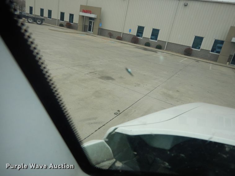 image for item DK7537 2019 Kenworth T680 semi truck