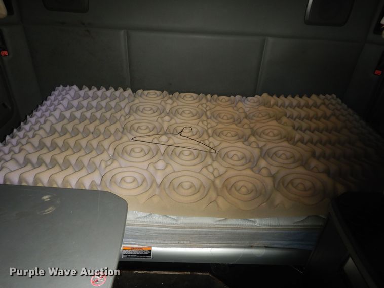 image for item DK7537 2019 Kenworth T680 semi truck