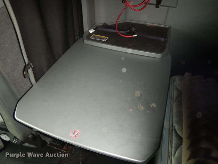 image for item DK7537 2019 Kenworth T680 semi truck