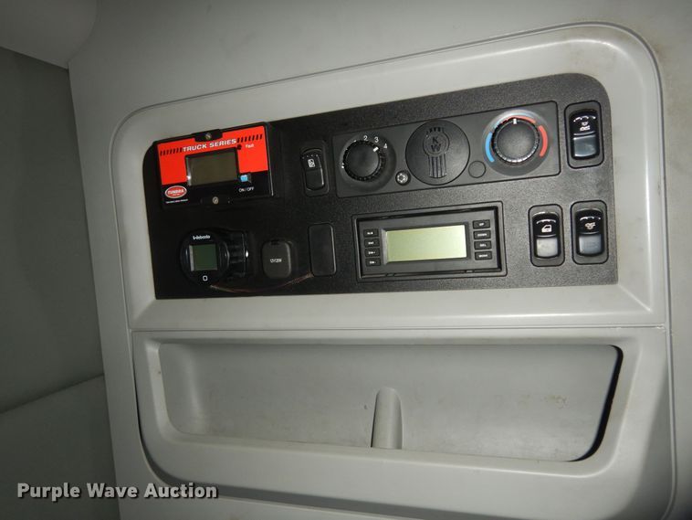 image for item DK7537 2019 Kenworth T680 semi truck