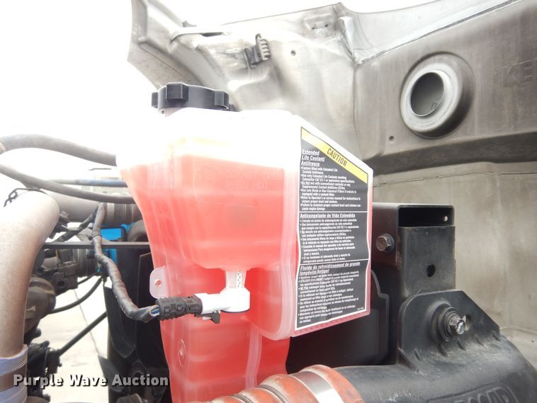 image for item DK7537 2019 Kenworth T680 semi truck