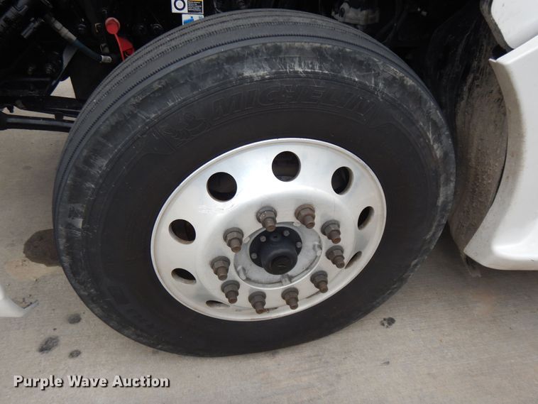 image for item DK7537 2019 Kenworth T680 semi truck