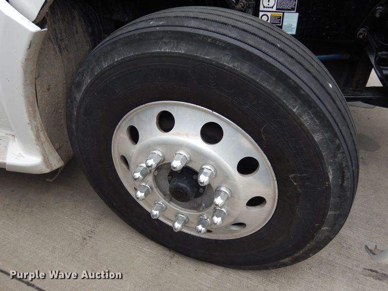 image for item DK7537 2019 Kenworth T680 semi truck