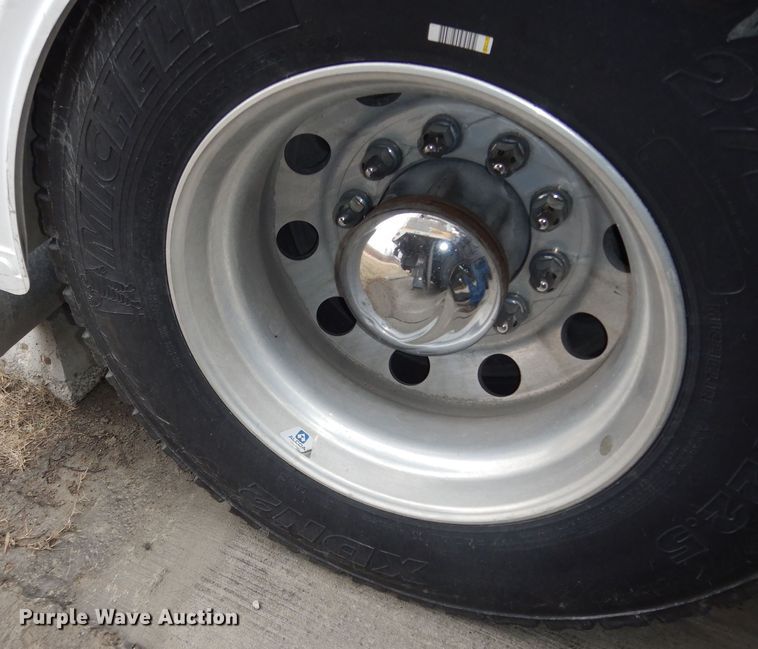 image for item DK7537 2019 Kenworth T680 semi truck