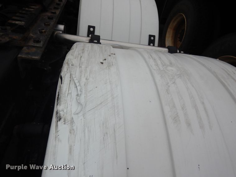 image for item DK7537 2019 Kenworth T680 semi truck