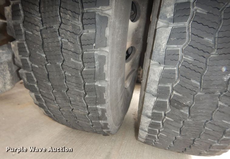 image for item DK7537 2019 Kenworth T680 semi truck