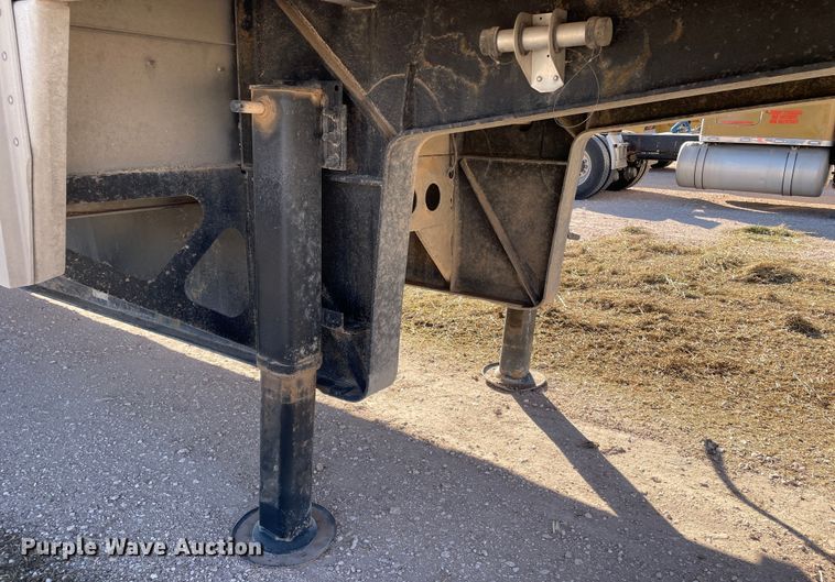 image for item DN4500 2006 Wilson CFD-900  drop deck trailer