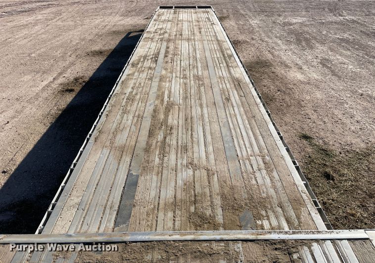 image for item DN4500 2006 Wilson CFD-900  drop deck trailer