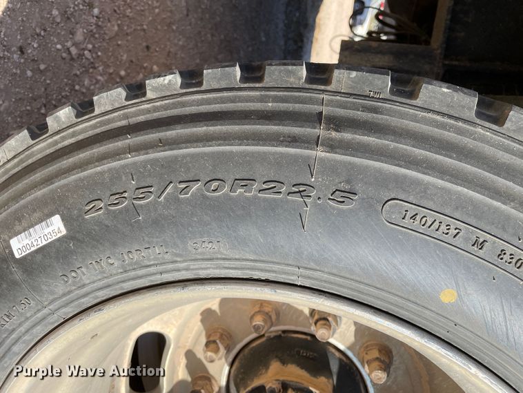 image for item DN4500 2006 Wilson CFD-900  drop deck trailer