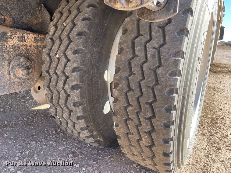 image for item DN4500 2006 Wilson CFD-900  drop deck trailer