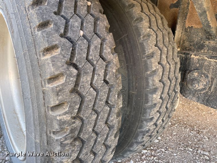 image for item DN4500 2006 Wilson CFD-900  drop deck trailer