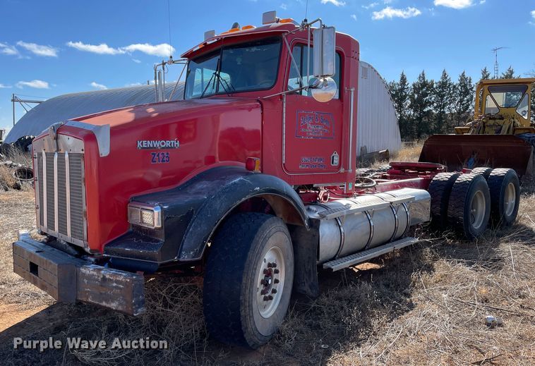 image for item DN4529 1997 Kenworth T800  semi truck