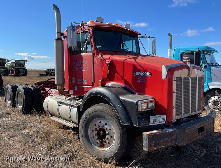 image for item DN4529 1997 Kenworth T800  semi truck