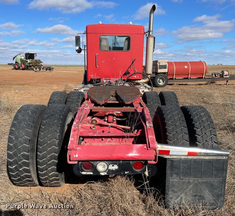 image for item DN4529 1997 Kenworth T800  semi truck