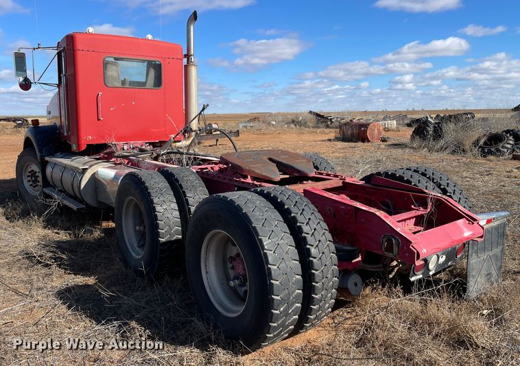 image for item DN4529 1997 Kenworth T800  semi truck