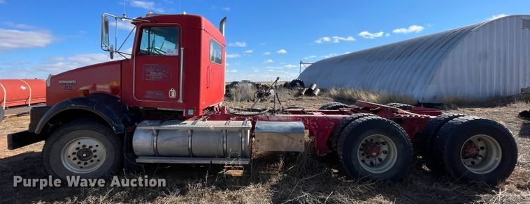 image for item DN4529 1997 Kenworth T800  semi truck