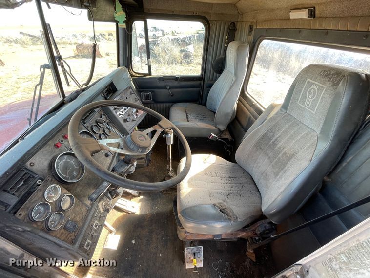 image for item DN4529 1997 Kenworth T800  semi truck