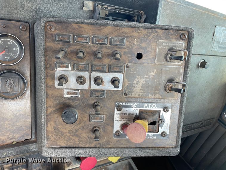 image for item DN4529 1997 Kenworth T800  semi truck