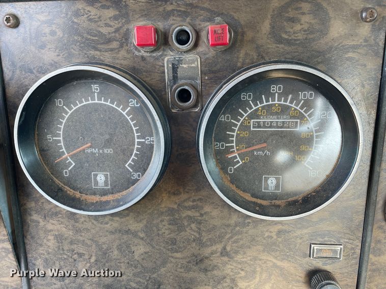 image for item DN4529 1997 Kenworth T800  semi truck