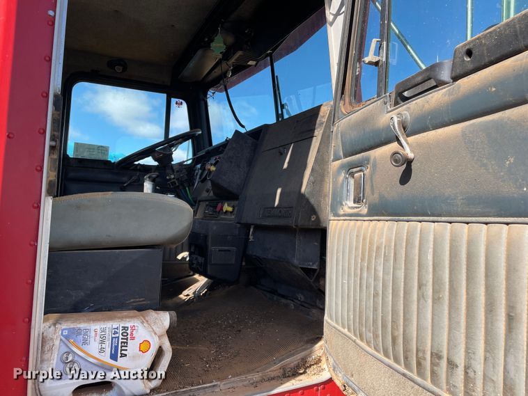 image for item DN4529 1997 Kenworth T800  semi truck