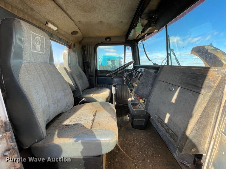 image for item DN4529 1997 Kenworth T800  semi truck